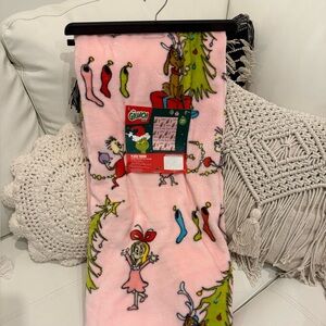 The Grinch Soft Plush Throw Blanket - Multicolor